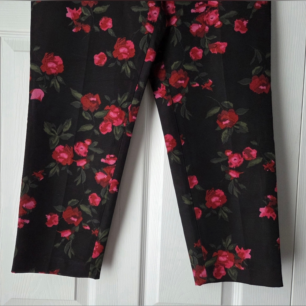 Talbots Heritage Petite Pants with Red Floral Print Size 8P Like New - Picture 4 of 11